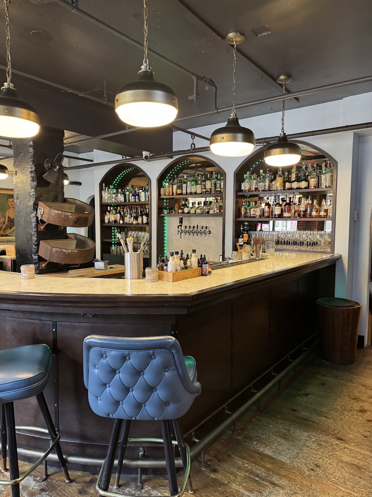 Lot Six Bar & Restaurant