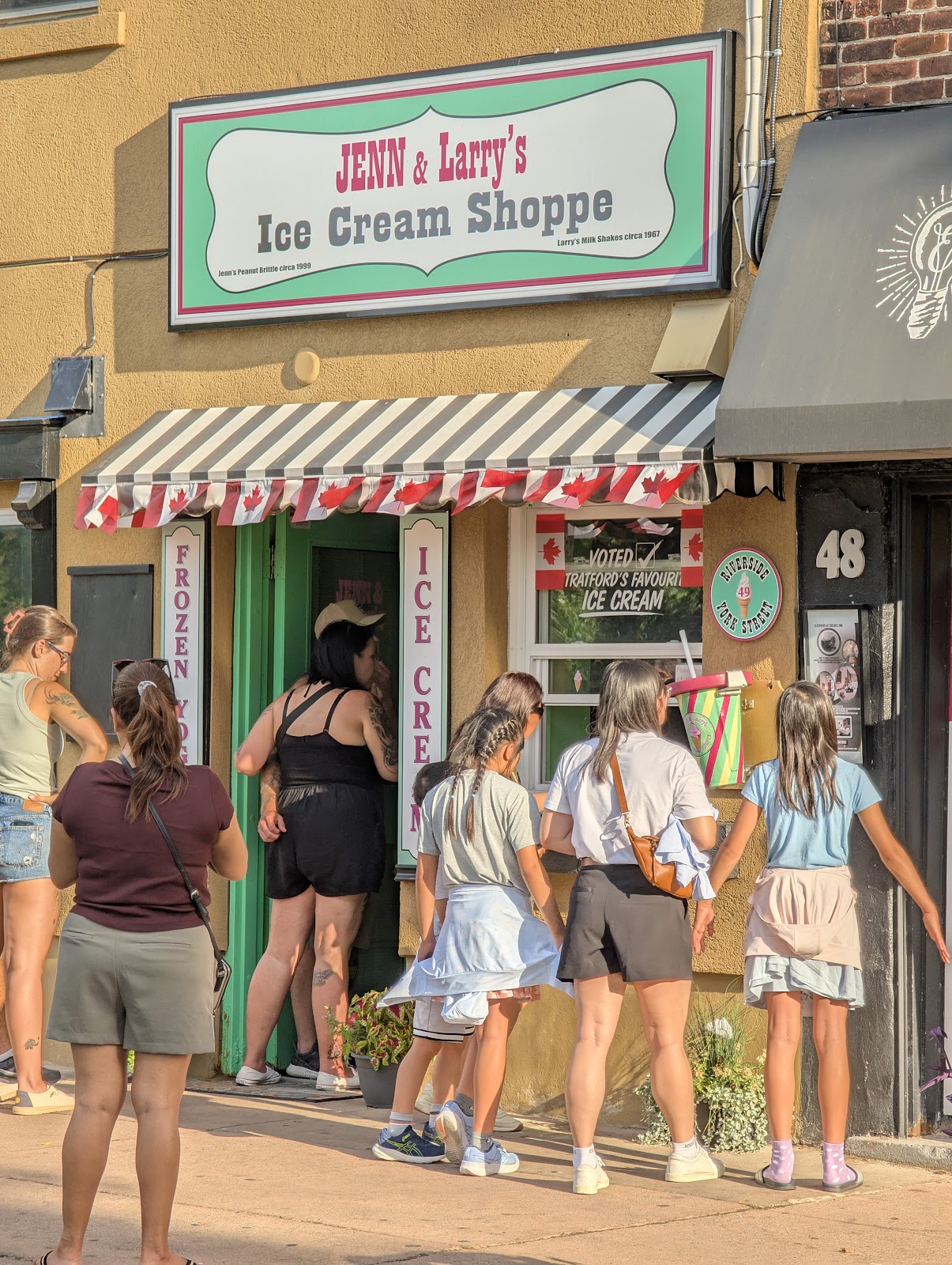 JENN & Larry's
