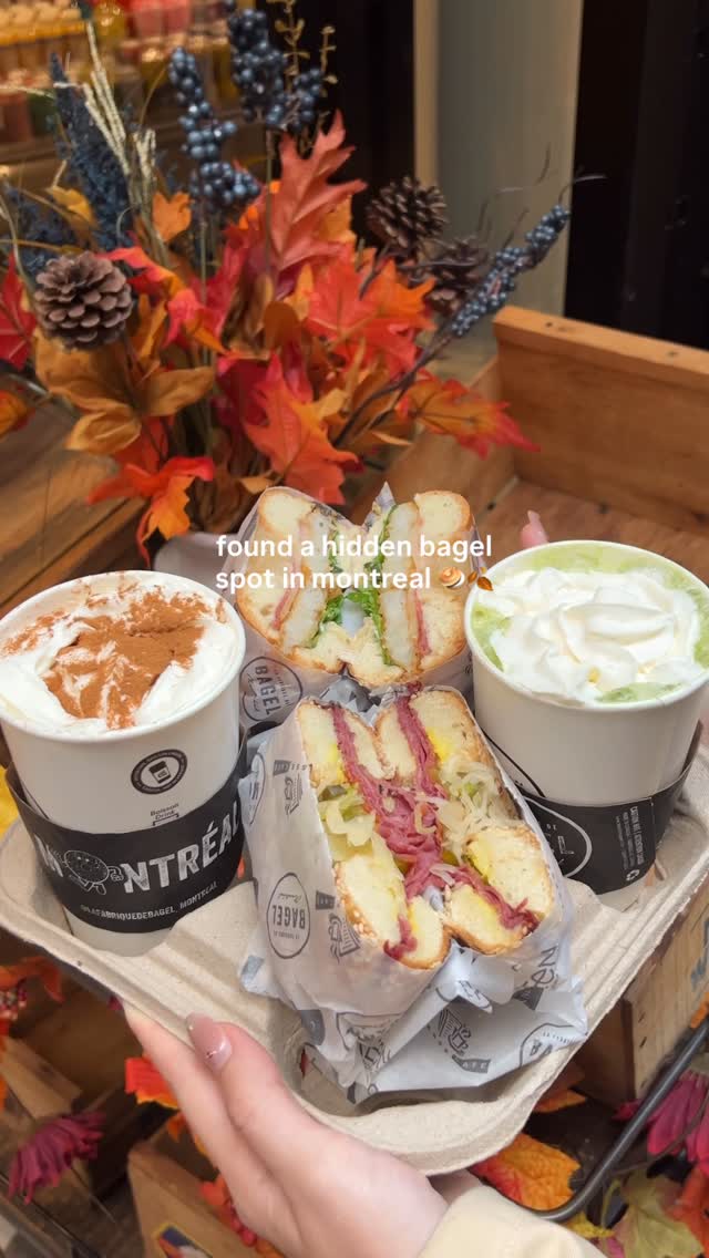 Nothing beats a freshly made bagel, especially when the fillings are this good 🥯🍂