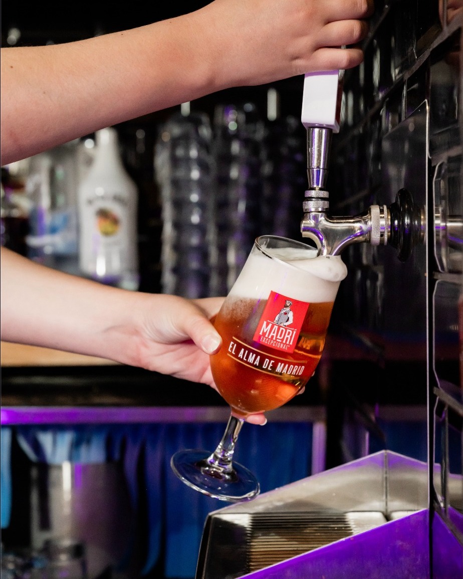 If you like your beer crisp, clean and refreshing, Madrí is the one to order. 🍺