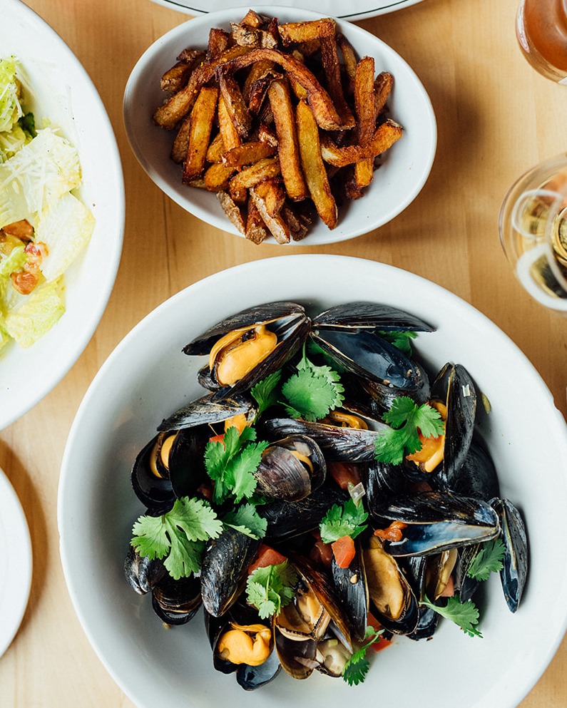 Vous êtes amateurs de moules? @tastet.ca a inclut nos moules-frites parmi les meilleures à Montréal. Y avez-vous goûté?