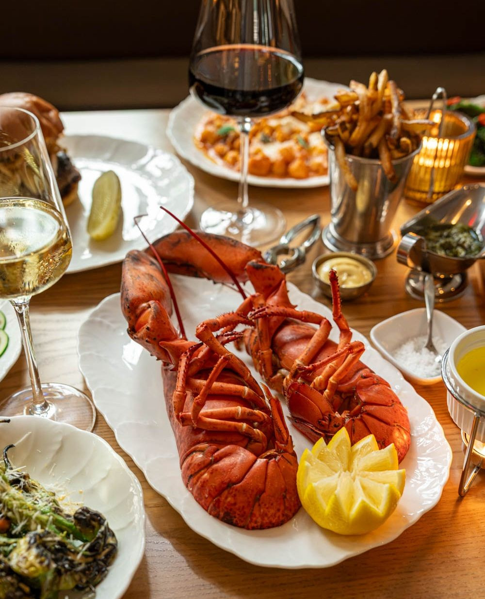 Something worth cracking into. Whole lobster with all the accompaniments, $75 every Saturday at Alobar Downtown 🦞