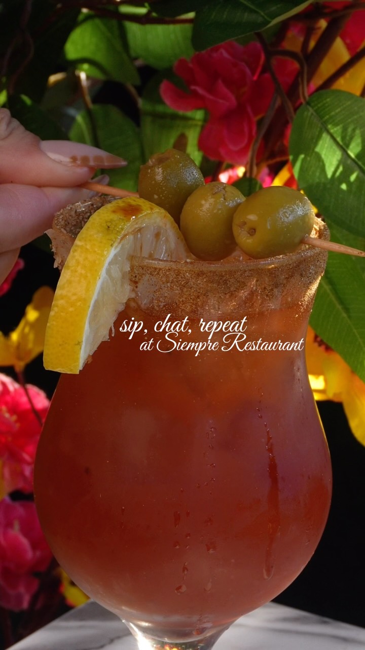 Summer brunch, patio vibes, and cocktails waiting for you ☀️🍹