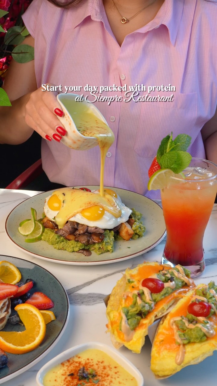 Protein-packed and made for brunch 🥑 Fresh guacamole, home fries, sautéed veggies, AAA striploin steak, and sunny-side-