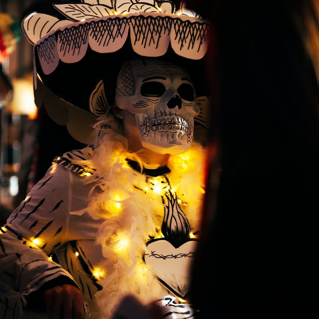 Día de Muertos comes alive at Fonda Fora. 🌼💀