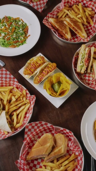 YOUR LUNCH IN 15 MINUTES OR IT’S FREE. 🔥