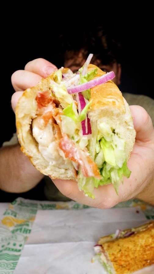 #ad I love me some chicken 🐓and @subwaycanada is bringing it with their new Grilled Chicken sandwiches. Protein-rich, p