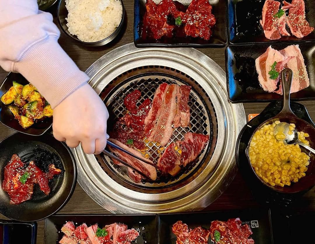 Those trusted with the tongs, have great responsibility. Raise your hand if you're the grill master of your group!
