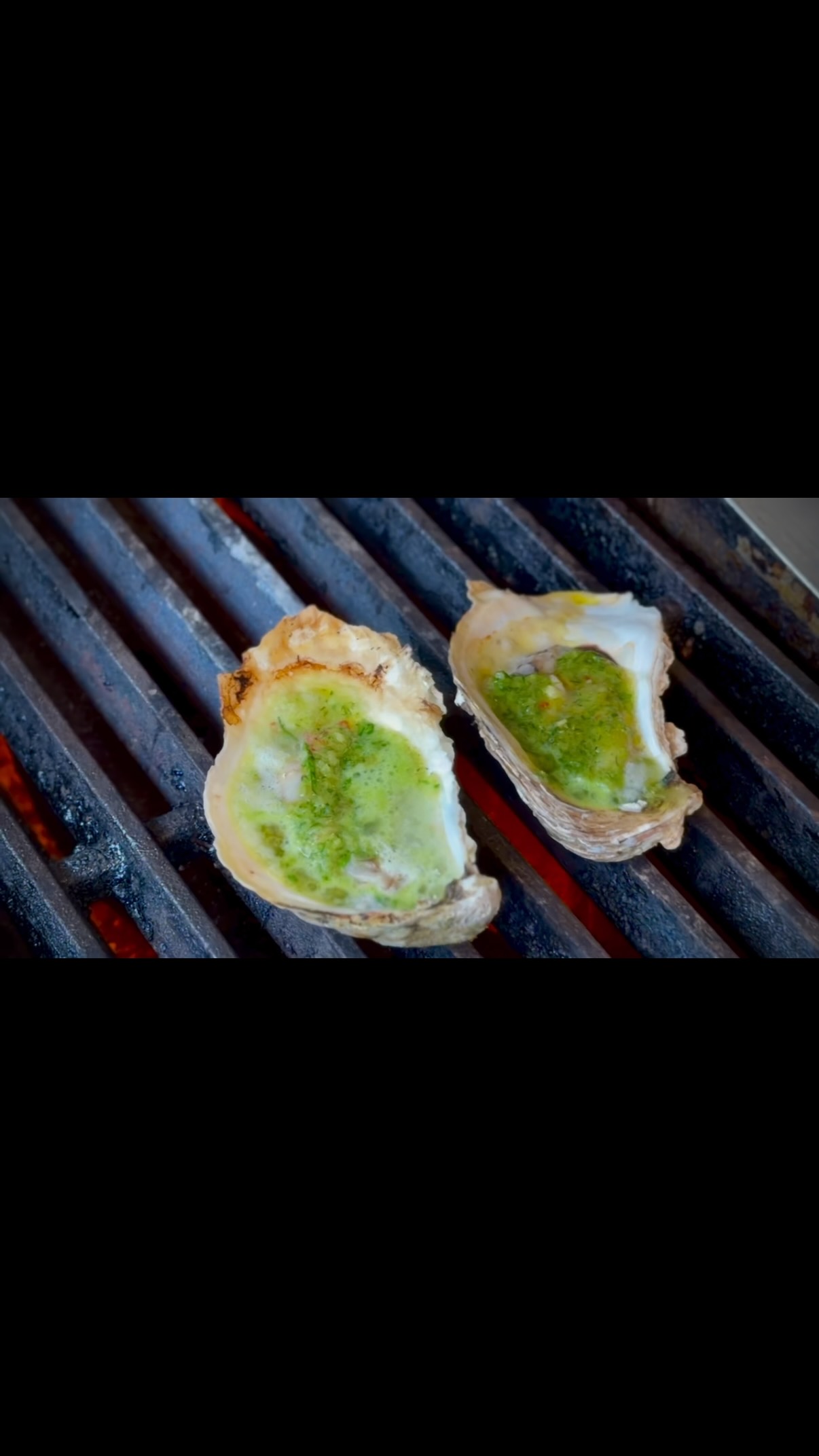 End the weekend with oysters and bubbly! Enjoy our Sunday feature menu today!