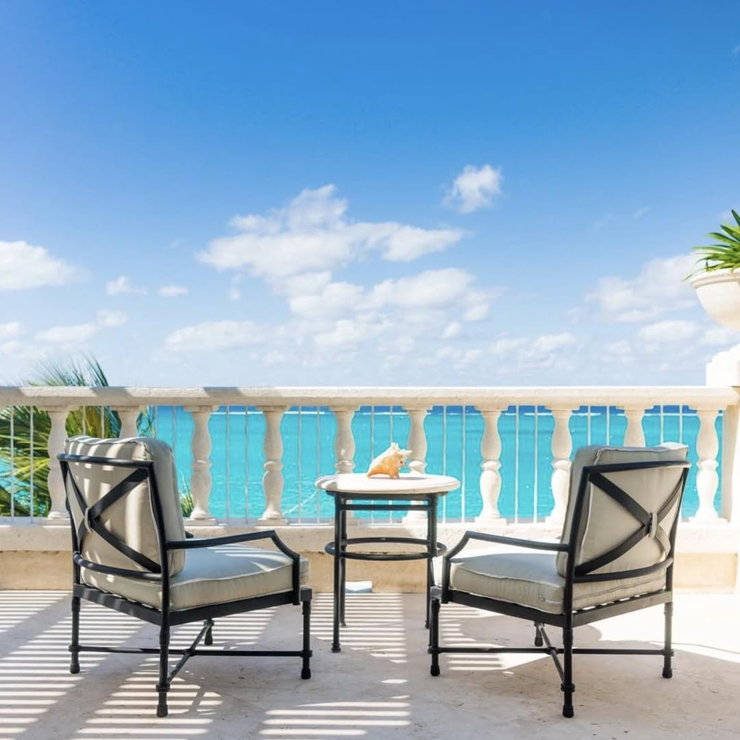 Postcard views from The Palms. ☕️🌴