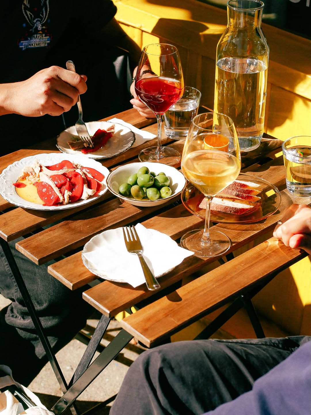 This could be you today and tomorrow while the sun still shines and warms you up 🌞🍇 Saturday until 10pm, Sunday from 1