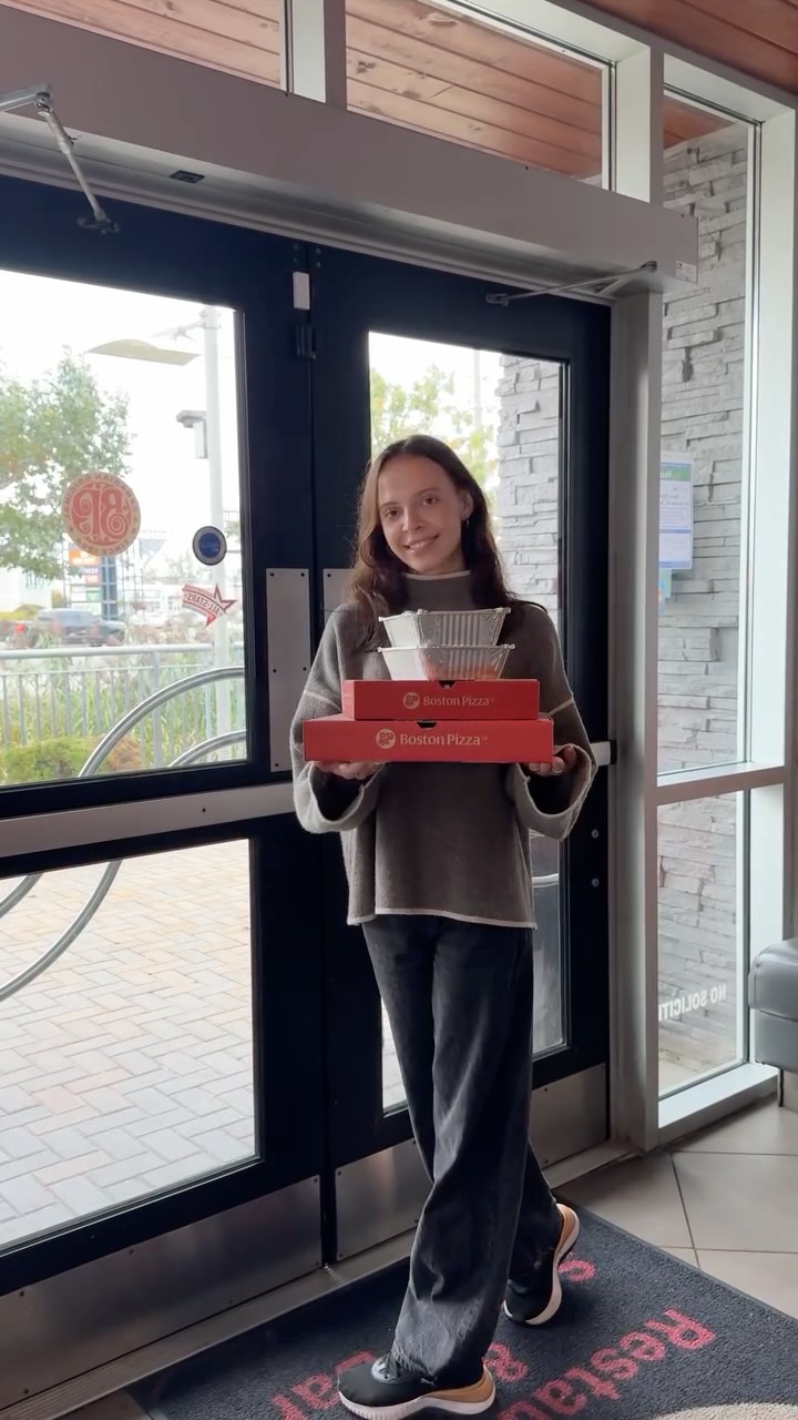 mental checklist: phone, keys, wallet, takeout boxes 📝