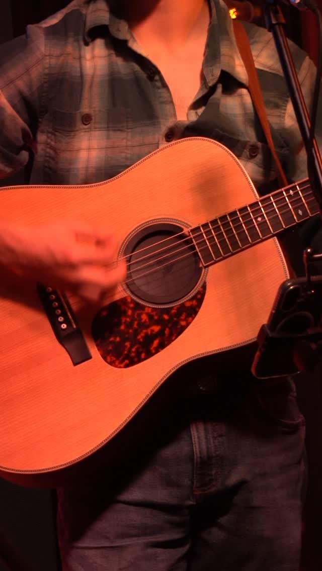 Every Friday & Saturday at 8:30 🕣 🎸🎵